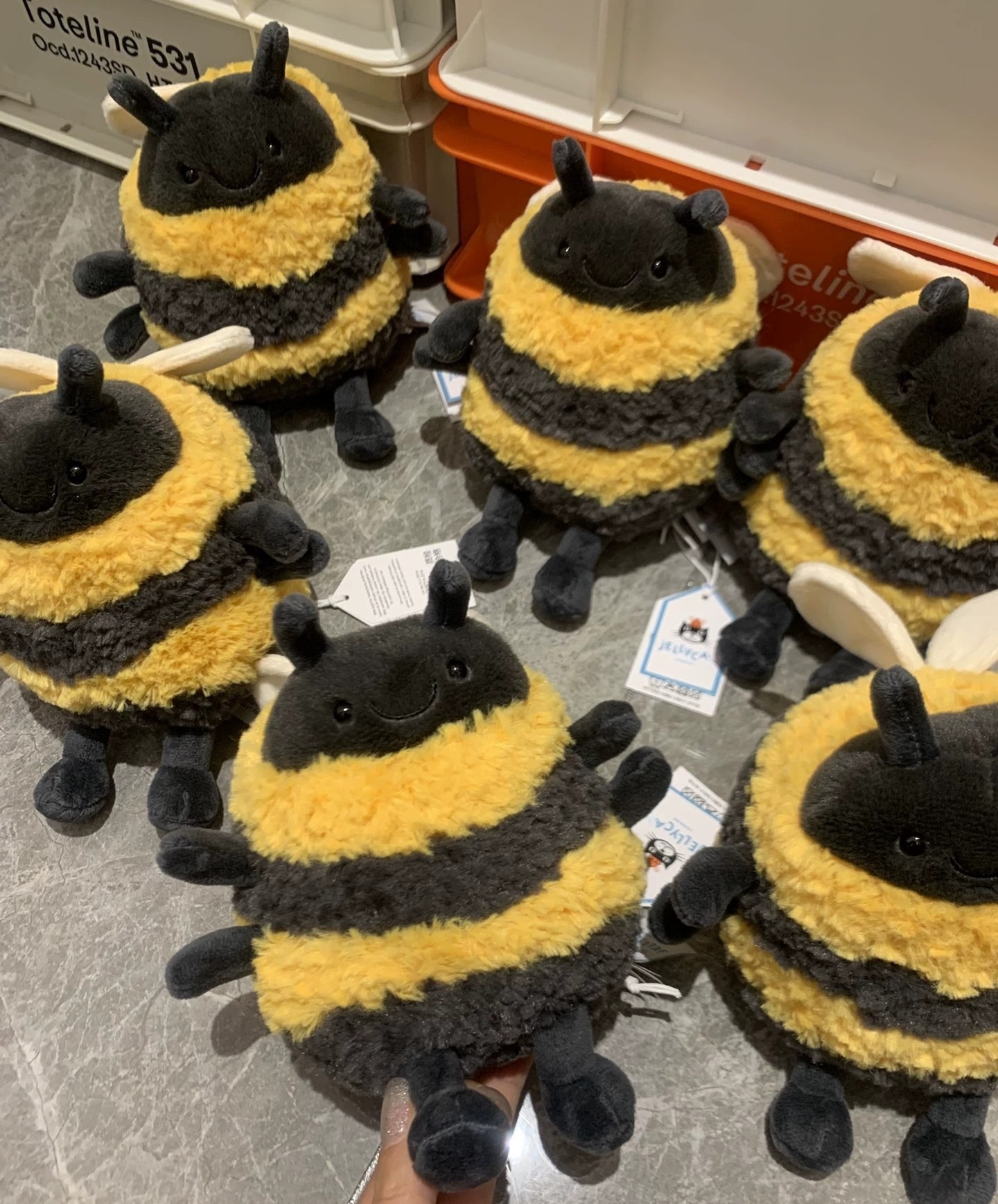 Dolls jellys Cat Albee Plush Childrens plush toys hornet 2 Soft Toy Bee body pillow Cute Soothing the Doll Gifts C251115-image-1084814835