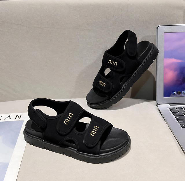 2025 New Designer Sandals Outdoor Beach Smooth Women's Slippers Women's Casual Trend Black Fashion Platform Slippers Outdoor Shoes