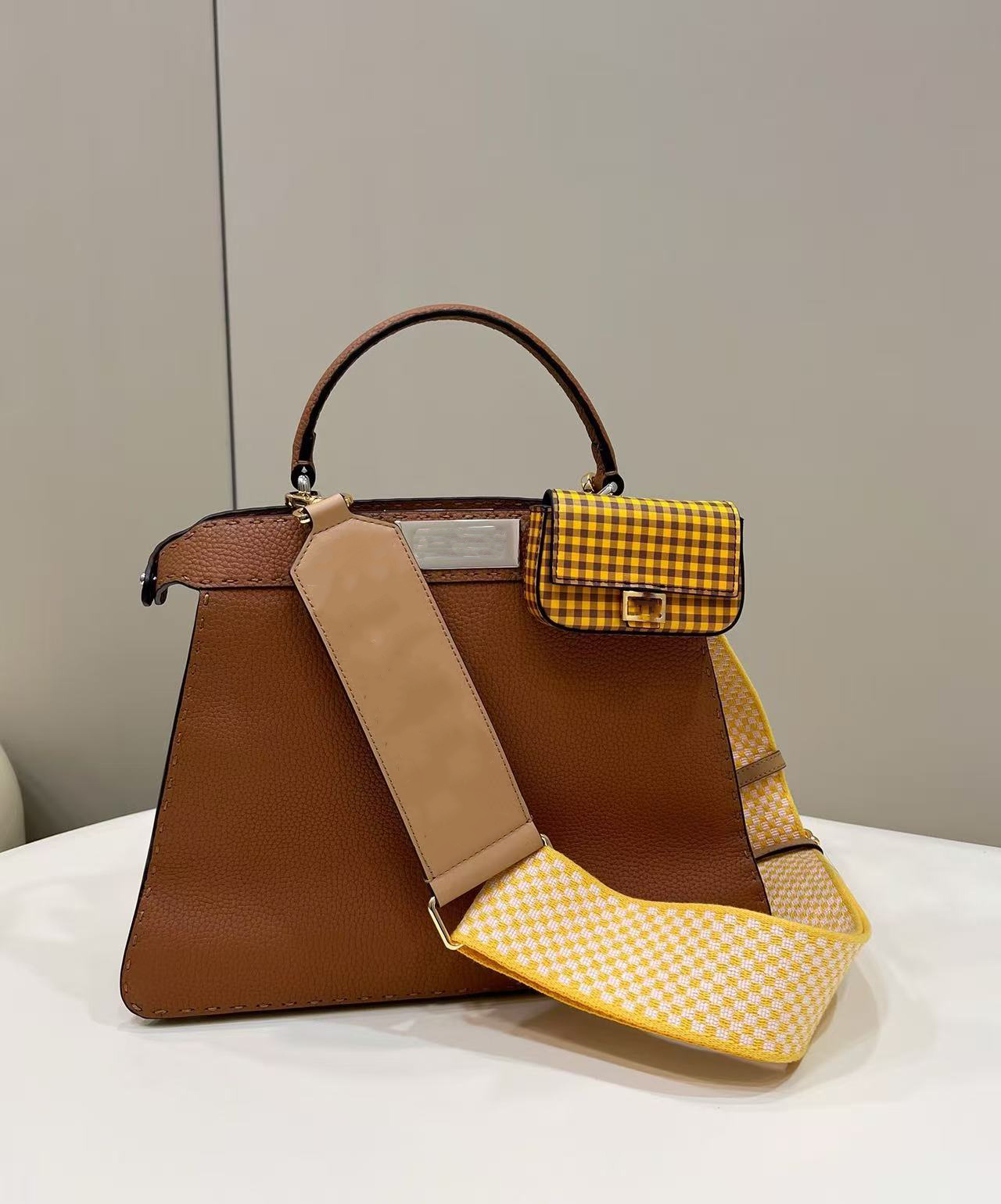2025 Luxury Designer Women's Personality Medium Organ Bag Noble Casual Handbag Classic Crossbody Bag Women's Original 10A Handbag Women�