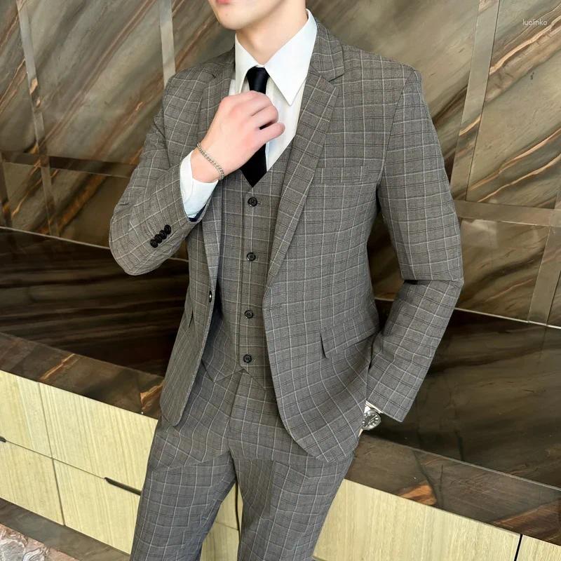 Men's Suits Suit (Blazer Vest Pants) For Men. Fashion. Casual. Plaid. Gentleman. British Style. Performance. Wedding Dress.