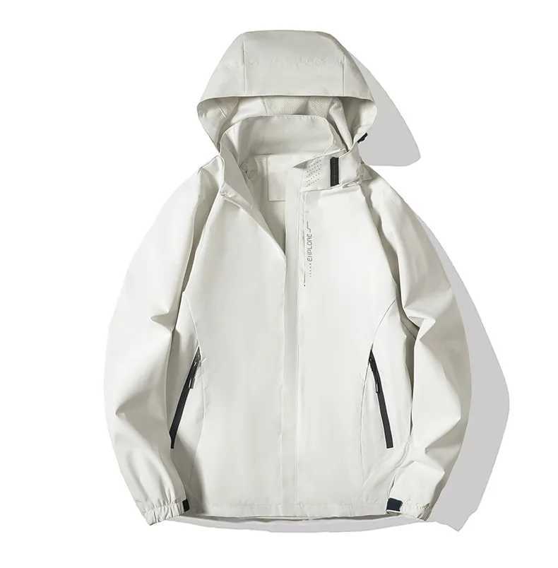 Winter New Mens Windproof and Waterproof Assault Jacket Loose Fit Jacket Daily Outdoor Leisure Travel Climbing JacketXJ250826