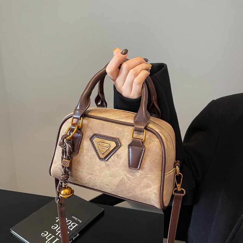 Free Shipping 2025 New Designer Bag High-end Niche Design Bag For Women Vintage Crossbody Bag Melad Handbag Bowling Bag