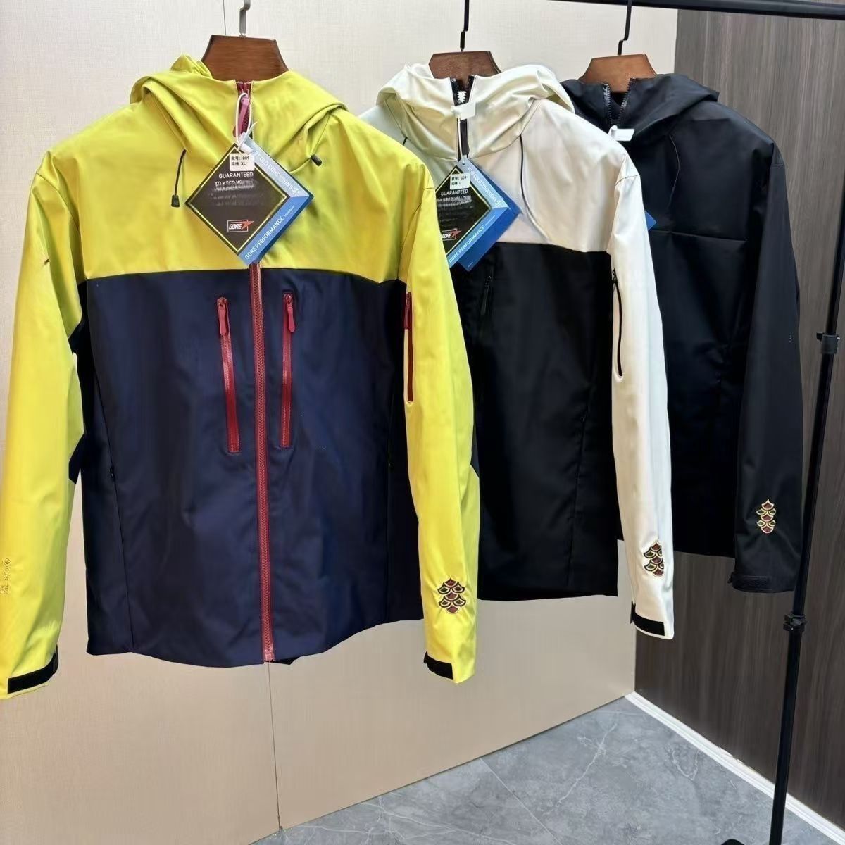 2025 new men's jackets three-layer outdoor waterproof jacket for men male casual hiking coats warm outerwear tidal flow designer Fashion Jacket