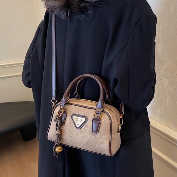 Free Shipping 2025 New Designer Bag High-end Niche Design Bag For Women Winter Vintage Crossbody Bag Handbag Bowling Bag High Quality Shopping Bags