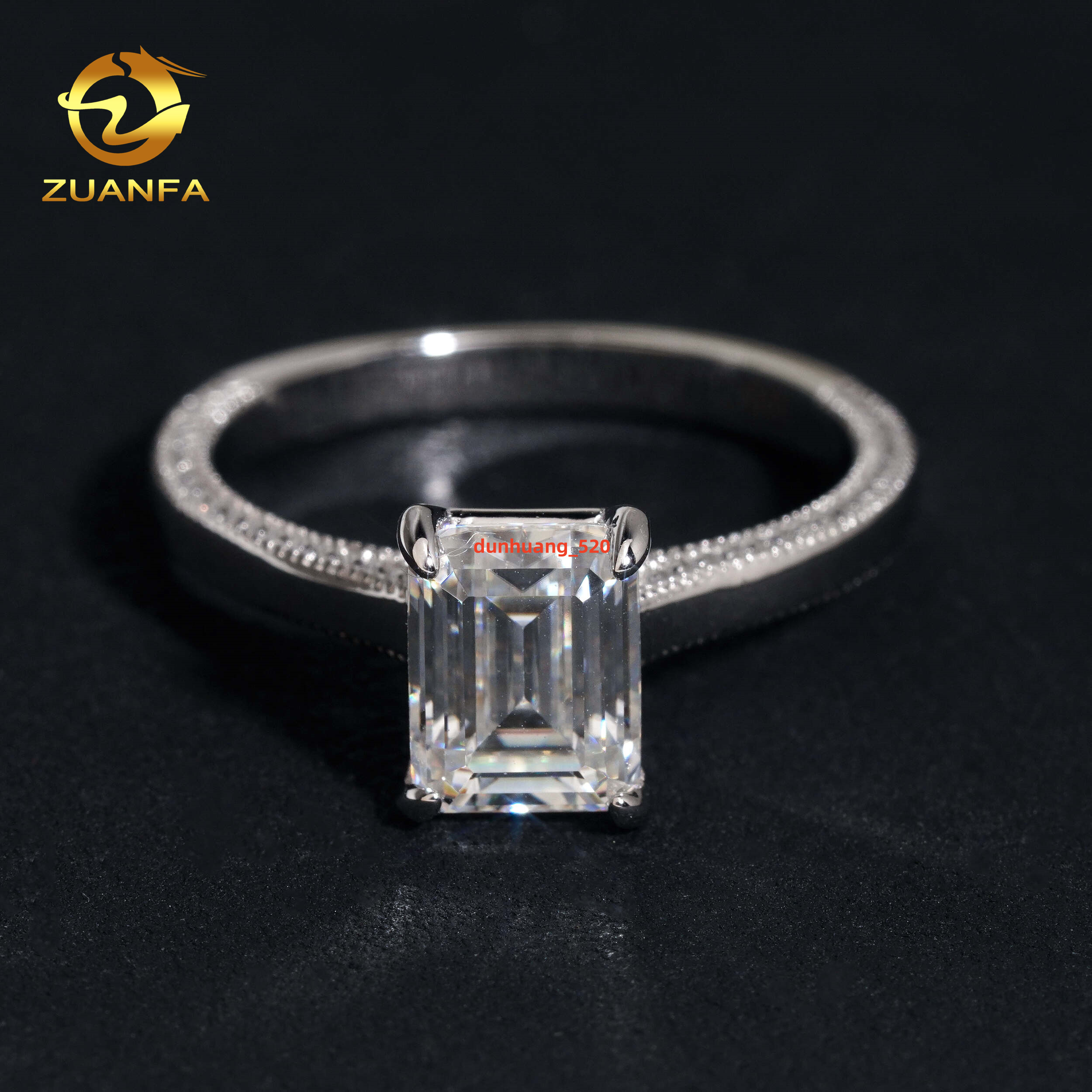 Iced Out Women Jewelry Emerald Cut 6*8mm Diamond Fashion Wedding Ring 925 Silver Hip Hop Jewelry VVS Moissanite Engagement Rings
