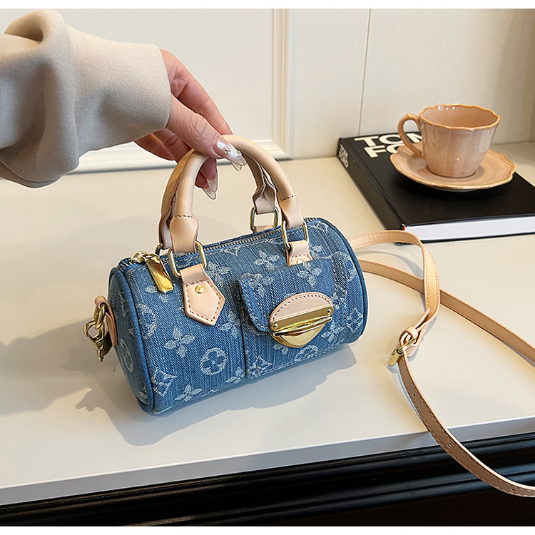 Top quality Brand High Quality New Style Free Delivery Designer New Denim Handbag Niche European and American Trend Retro Shoulder Trendy New Free D