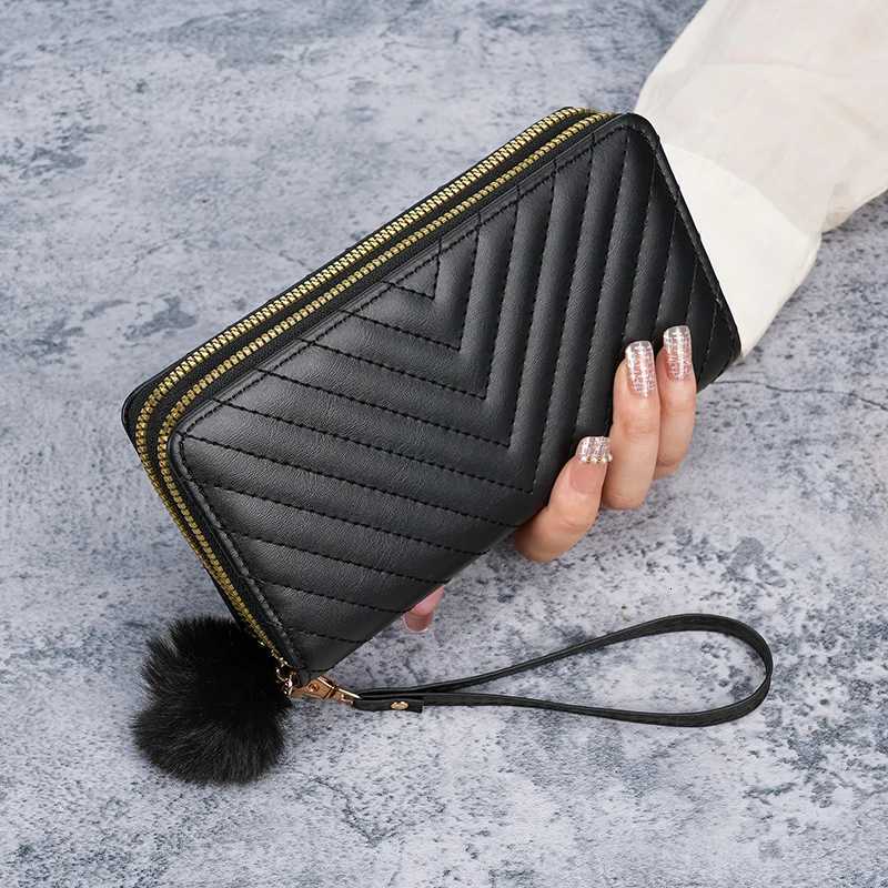 Crossborder Ladies V Embroidered Long Wallet 2024 Korean Autumn and Winter New Largecapacity Multicard Holding Coin Purse W250826