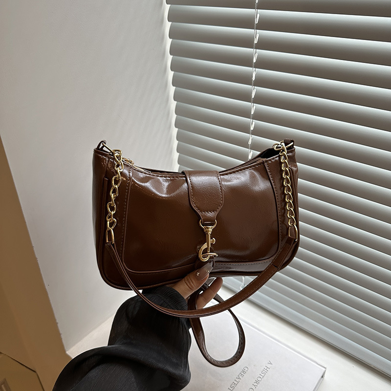 Casual Simple Lock Buckle Solid Color Design Crescent Fashion Summer New Stylish Women's Trendy Shoulder Bag