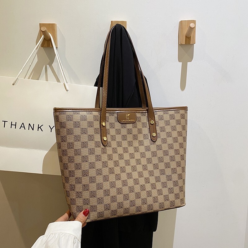 Free Shipping 2025 New Designer Bag High-end Large Bag For Women Fashionable Versatile Commuter Shoulder Bag High Quality Shopping Bags
