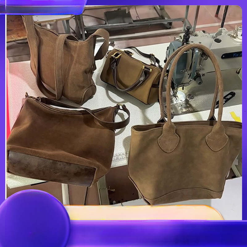 Top quality Brand High Quality New Style Free Delivery Designer Fashion Niche Simple Commuting New Women's Shoulder American Style Tote New Fre