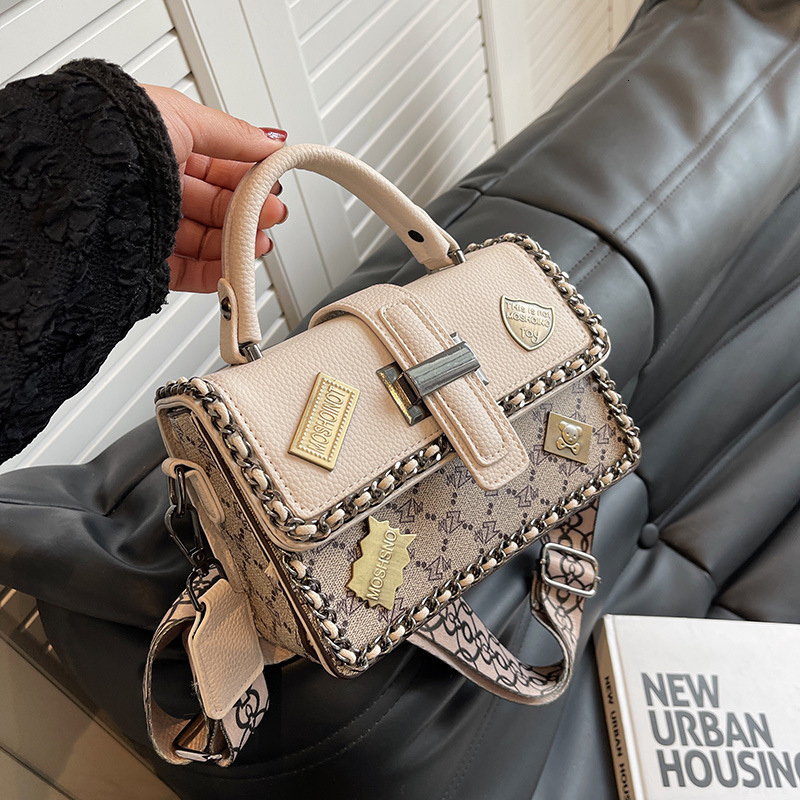 Free Shipping 2025 New Designer Bag Vintage Badge Handbag Small Square Bag Chain Niche Design Shoulder Crossbody Heavy Craft Bag For Women