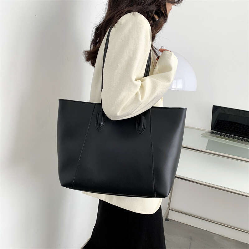 2025 New Large Capacity Commuting Tote Women's High-end Fashion Versatile Student Shoulder Bag Women