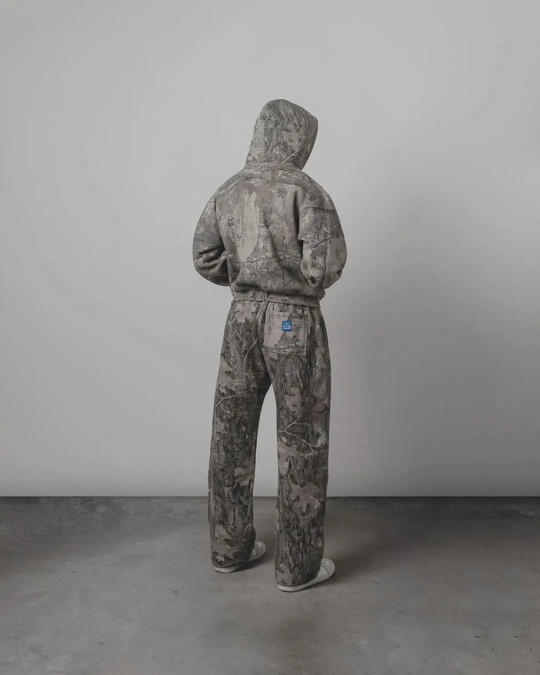 Y2K Tracksuit Men Street Hip Hop Oversized Camo Hoodies 2 Piece Set Retro Camouflage Pattern Sweatshirts Clothes for Men250826
