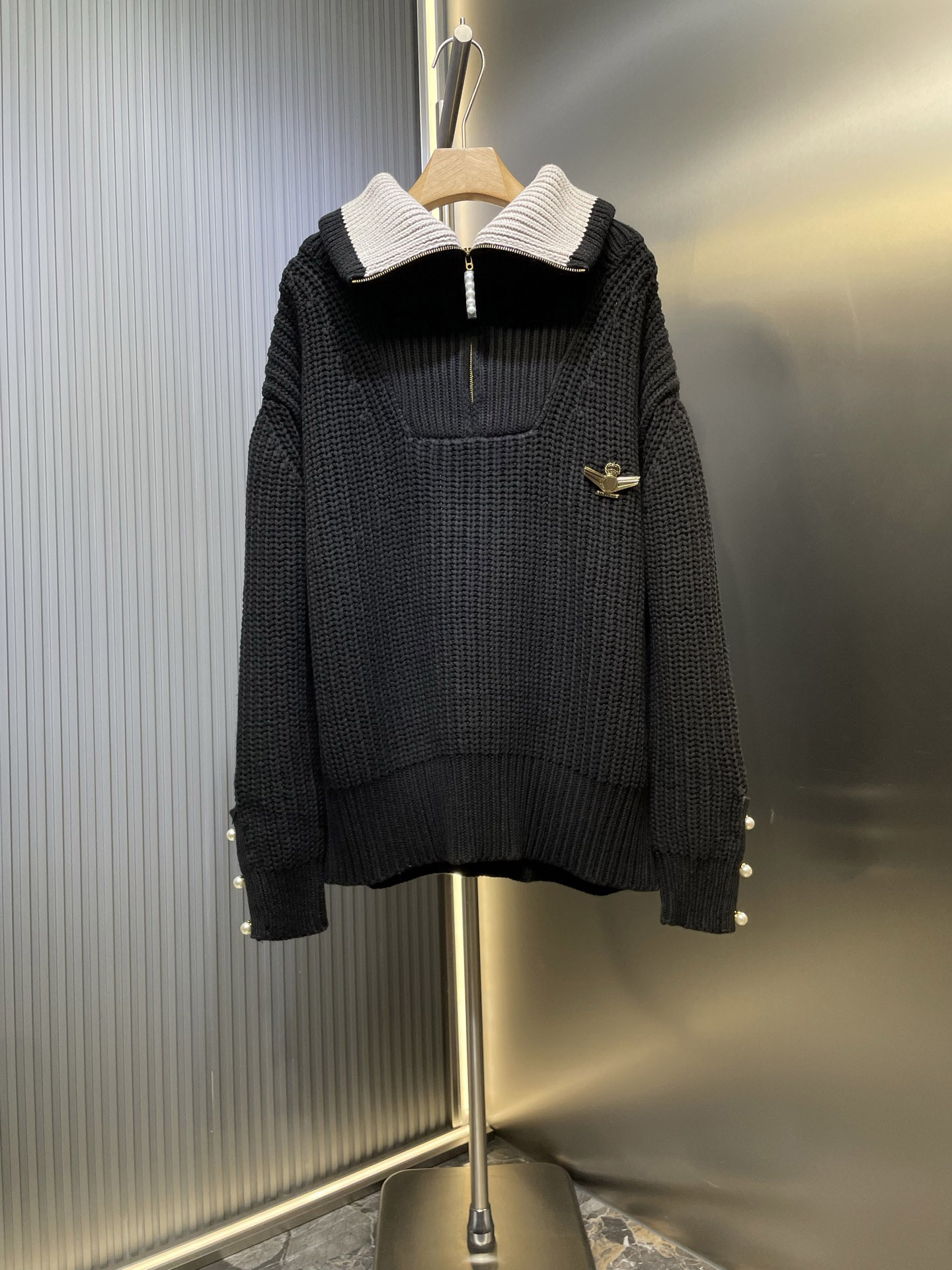 Autumn and winter high quality mens sweater fashion pearl button brooch splicing design US size highend brand designer sweater