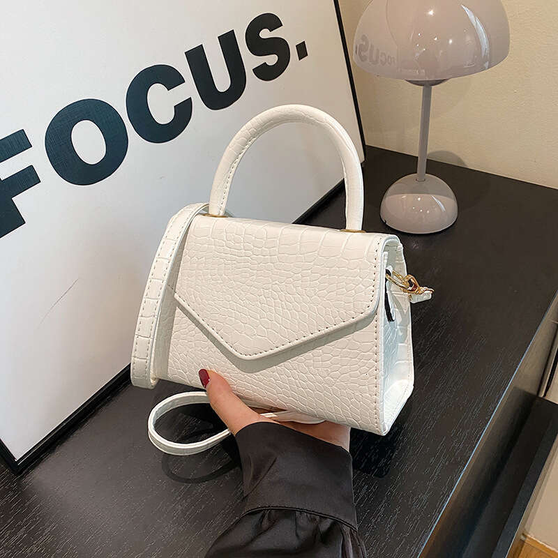 Women's 2025 New Crossbody Niche Handbag Small Square Elegant Versatile Fashion Single Shoulder Crocodile Pattern Baguette Bag