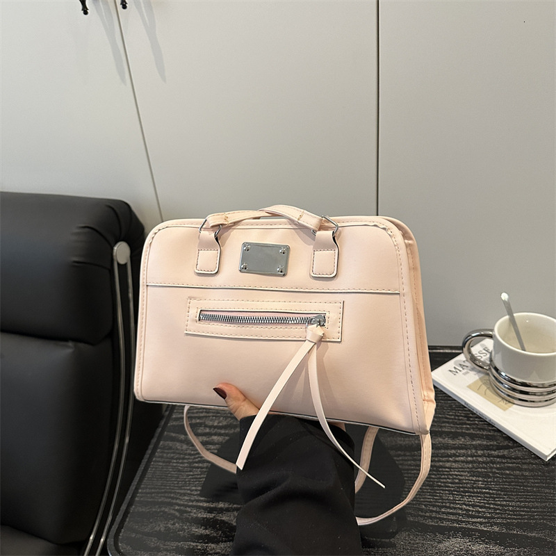 New Casual Fashion Trend This Year Popular Beautiful Large Capacity Multifunctional Shoulder Underarm Bag