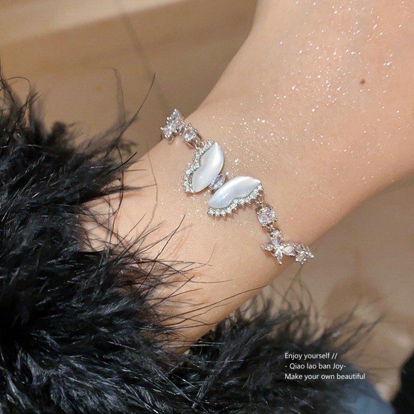 Silver - Tone Zircon Mother - of - Pearl Butterfly Bracelets Dainty And Sparkling Party And Daily Wear Gift For Her Elegant And Charming Jewelry