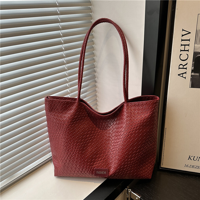 New Casual Texture Women's Large Capacity Commuter Simple Fashion Woven Pattern Single Shoulder Underarm Handheld Tote Bag