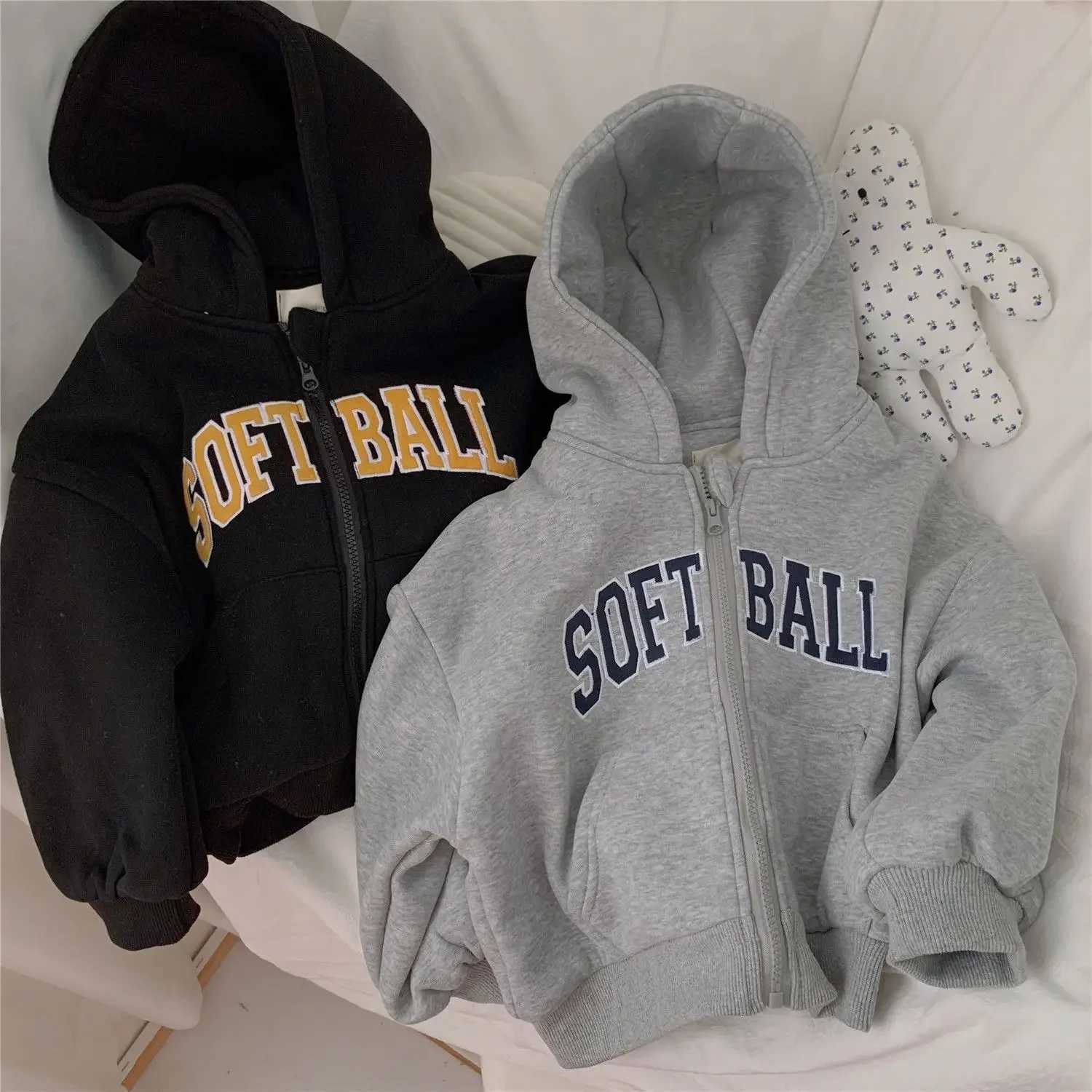 2025 Spring New Childrens Sweatshirts Childrens Clothing Top Sports Coat Cotton Zipper Long Sleeve Sweater Hooded Cardigan Z250826