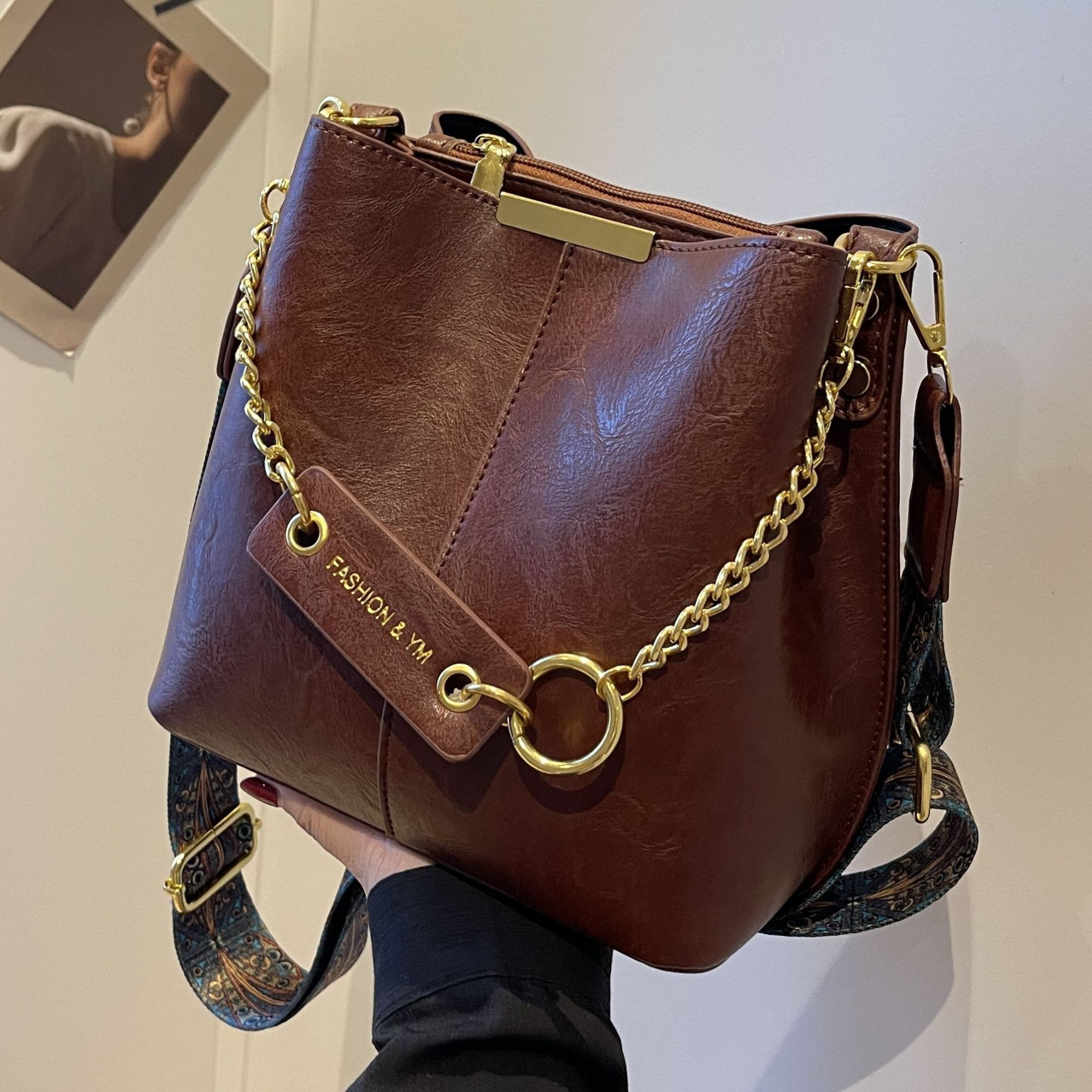 Top quality Brand High Quality Style Free Delivery Designer Cross-border Retro Fashion Simple Style Single Shoulder Crossbody Handbag Free Delivery