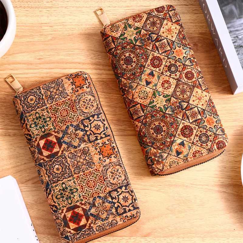 MultiFunctional Bohemian Style Wallet with Wood Grain and Multiple Card Slots for Womens Wallet Artistic and Retro Style W250826