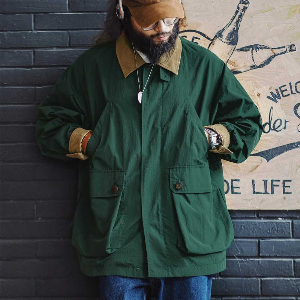 Mens Retro Multipocket Safari Jacket Green Loose Corduroy Lapel Classic Coat Versatile Outerwear for Spring and AutumnXJ250826