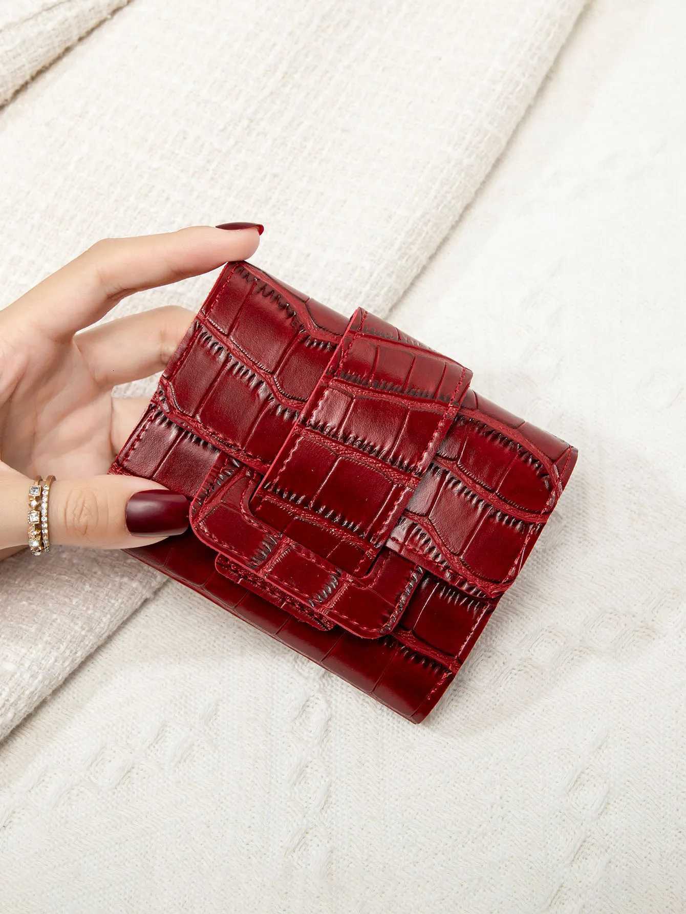 Womens Solid Color Mini Crocodile Pattern PU Leather Wallet Simple and Lightweight Small Wallet Short Credit Card Holder W250826