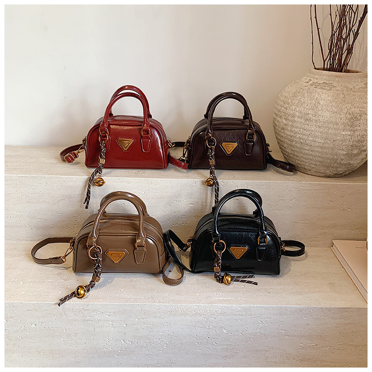 Free Shipping 2025 New Designer Bag Vintage Small Bag For Women Autumn And Winter Fashion Versatile Crossbody Bag High-end Trendy Handbag And Should