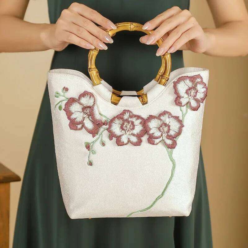 Designer Bags Women Vintage Floral Embroidery Fabric Bamboo Handle Medium Tote Bag Retro Chic Cottagecore Rococo Victorian Evening Handbag Luxury Ba