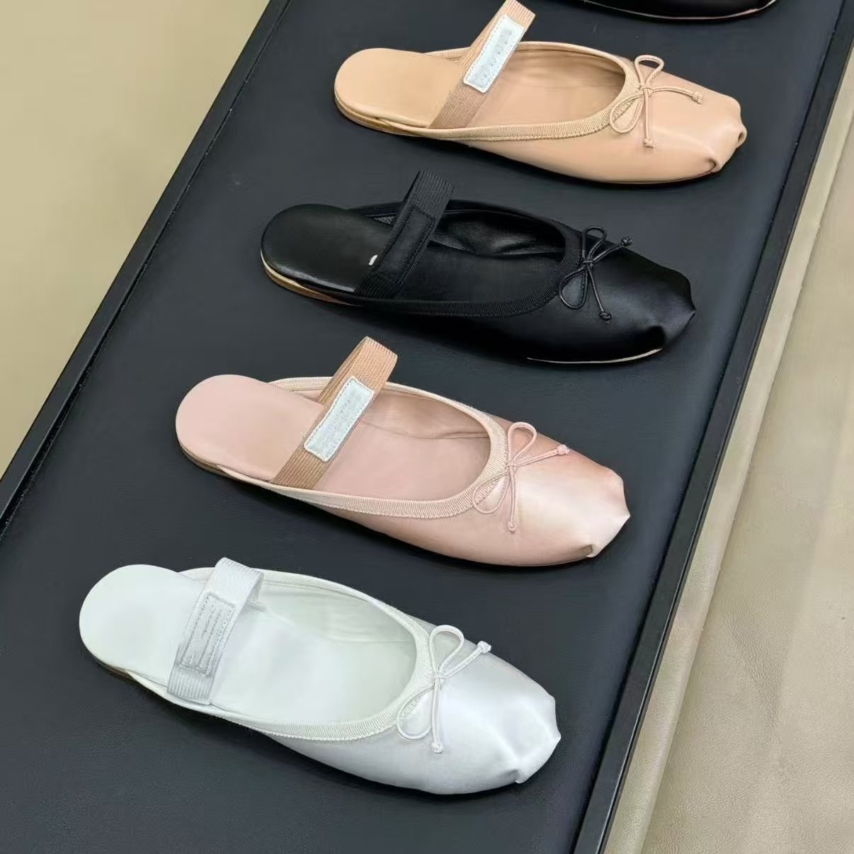 Top quality Real leather Silk Ballet mules slippers Flat sandals Slides for womens Round-toe slip on designer Vacation walking shoes Scuffs With box