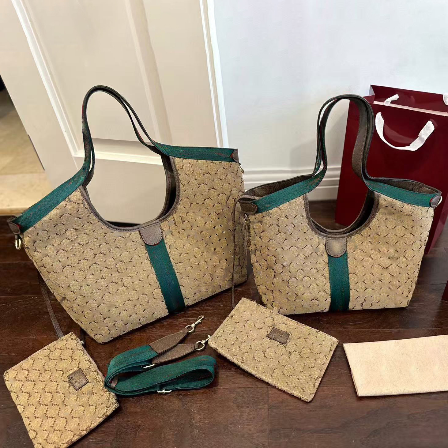 Designer Giglio Large Tote Bag Shoulder Bags Small Handbag Underarm Bag Women Crossbody Luxury Bags Leather Messenger Bag Emblem Designer Purse 2 Si
