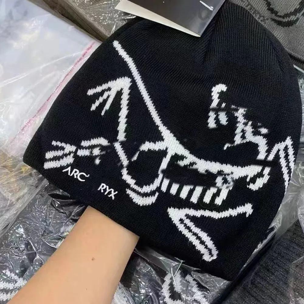 Designer luxury beanie fashion brand embroidered classic ancient bird pattern cashmere hats Outdoor autumn and winter warmth
