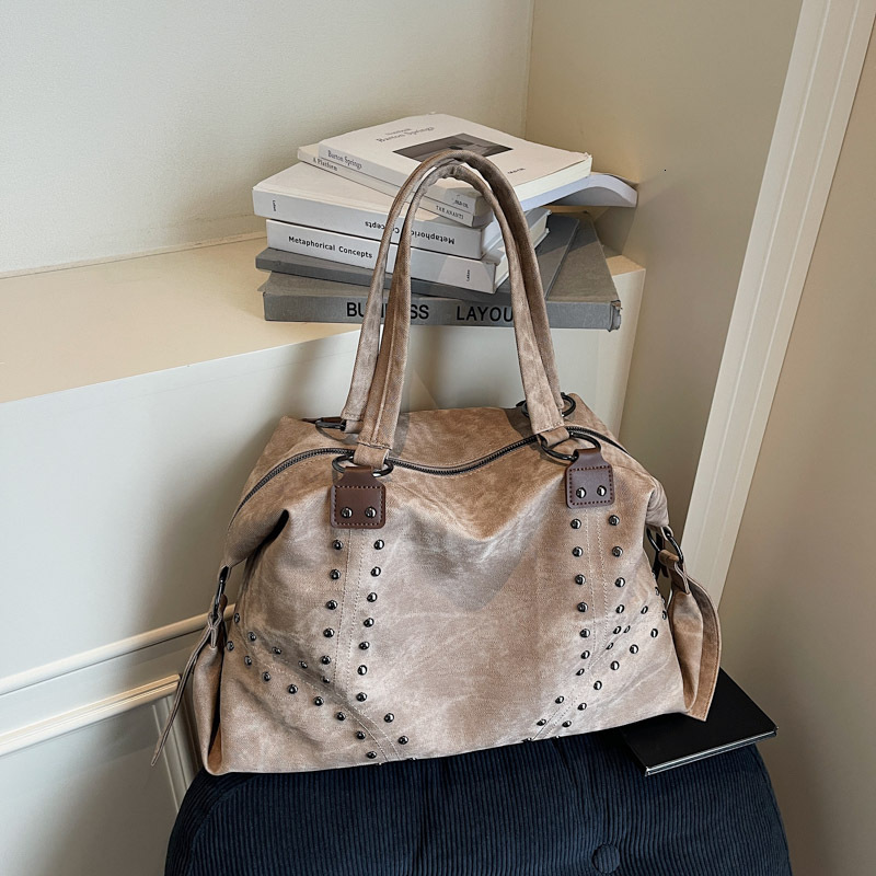 Top Brand High Quality Style Free Delivery Designer Bag 2025 Fashion Rivet Shoulder Bag Tote Bag High-end Casual Versatile Underarm Bag Free Deliver