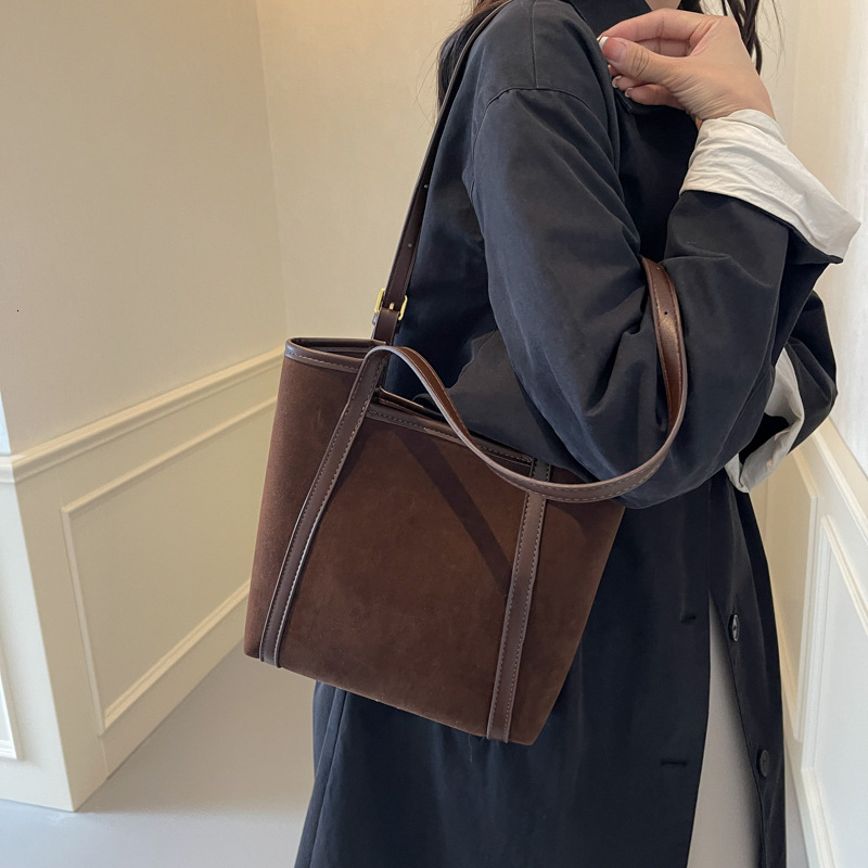 Top Brand High Quality New Style Free Delivery Designer Texture Underarm Women's New Simple Matte Tote Versatile Commuter Shoulder New Free Del