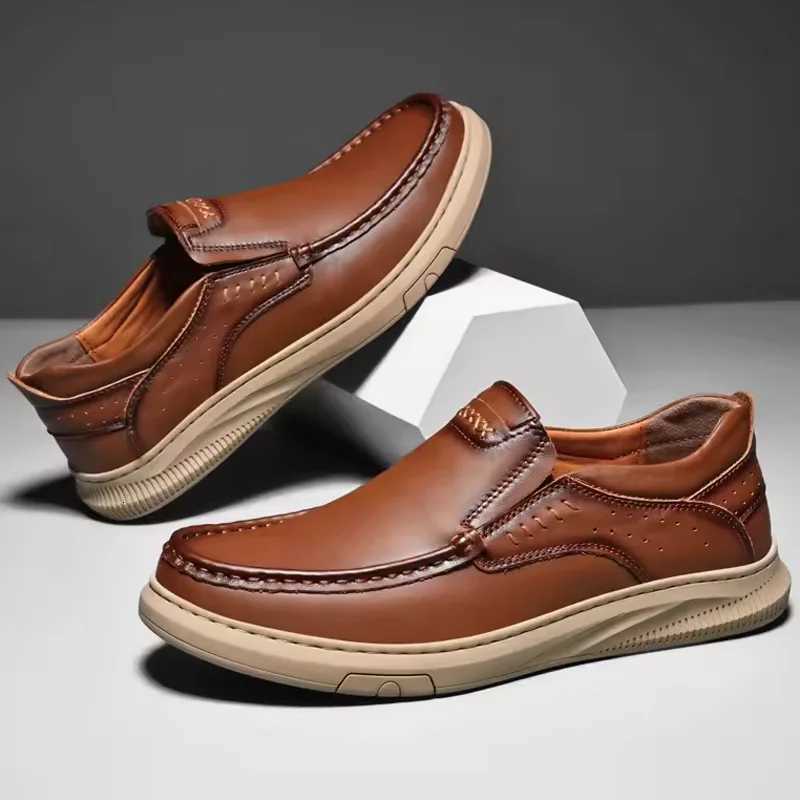 Mens Top Layer Cowhide Leather Shoes Spring Summer Casual Mens Shoes Soft Sole Comfortable Genuine Leather Mens Driving ShoesXJ250827