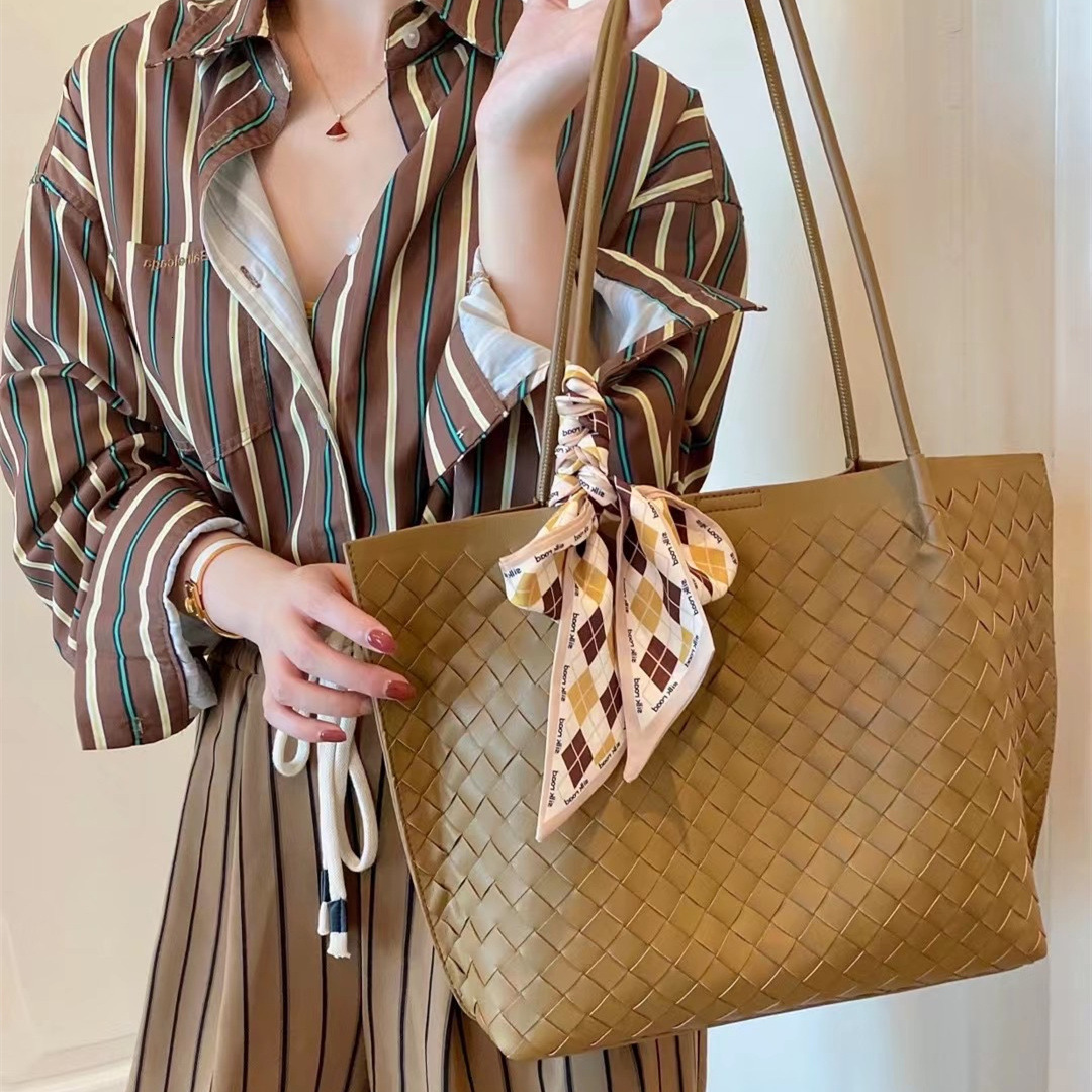 Free Shipping New Designer Bag Imported Soft Cowhide Handwoven Tote Bag Genuine Leather Women's Bag Basket Shoulder Bag Trendy Shopping Bag