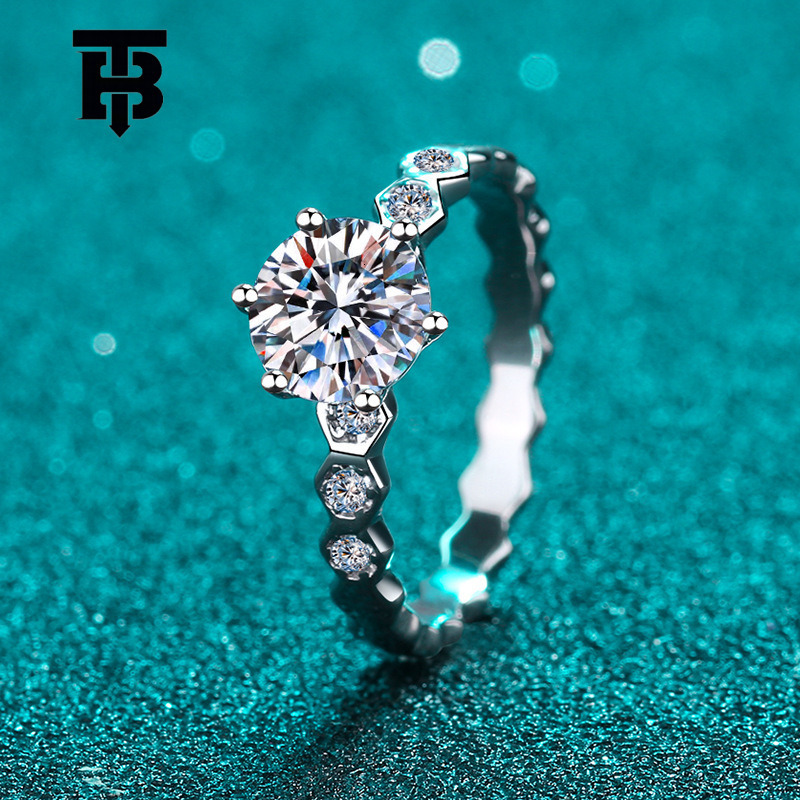 2025 New Retro S925 Sterling Silver Plated Women's Designer Jewelry Wedding Ring PT950 Gold Fashionable Classic Honeycomb Six-prong Moissanite