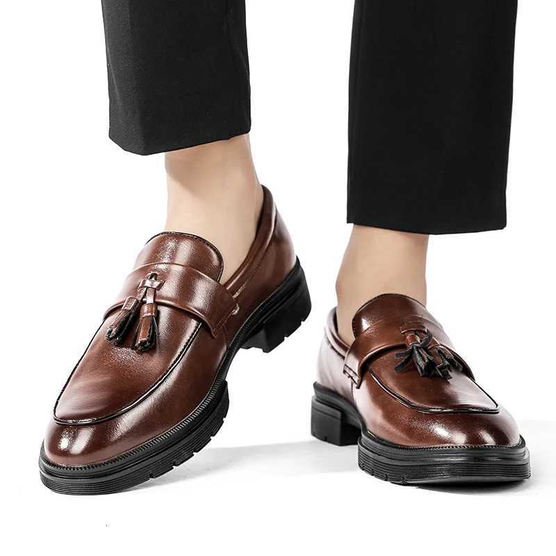 Fringed Business Leather Shoes British Style Loafers Comfortable Lowheel Casual Shoes for Men Breathable Slip DrivingXJ250827