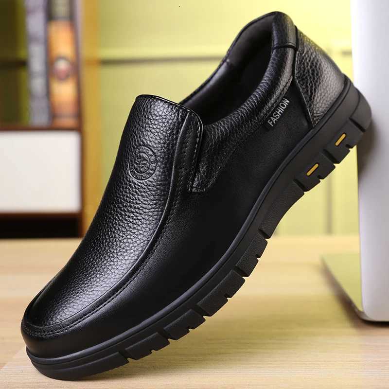 igh Quality Leather Men Casual Shoes Italian Luxury Brand Mens Loafers Breathable Formal Mens Dress Shoes SlipDriving ShoesXJ250827