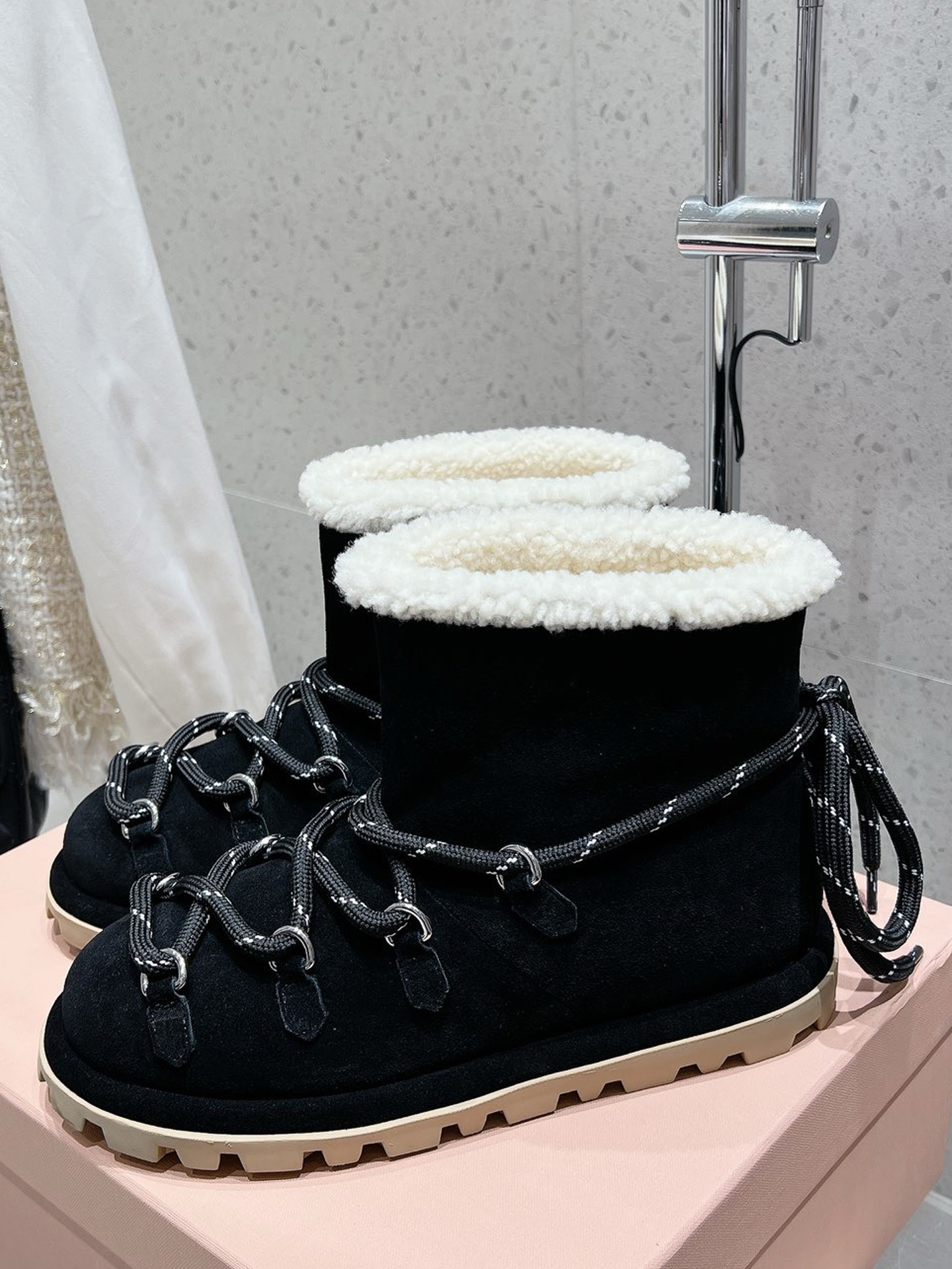 SS25 womens snow boots autumn and winter fashion show new lace up boots designer suede boots fashionable fur boots ski boots