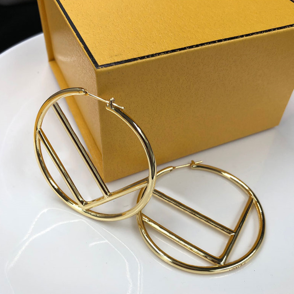 Stud 2025 Luxury Designer Earrings Classic Minimalist Stud Letters Gold Large Rounds Round Earring for Women High Quality Brand Jewelry Wedding Part