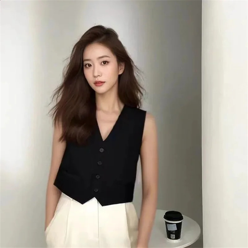 White Black Suit Vest Jacket For Women 2025 Summer Vneck Short Style Sleeveless Fashion Lined Blazers Waistcoat 250823