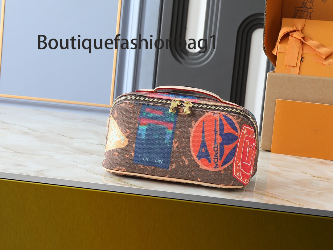 25ss M14744 Luxury Designer Toiletry Bag Travel Bag Women Handbag Men Leather Travel Toiletry Bag