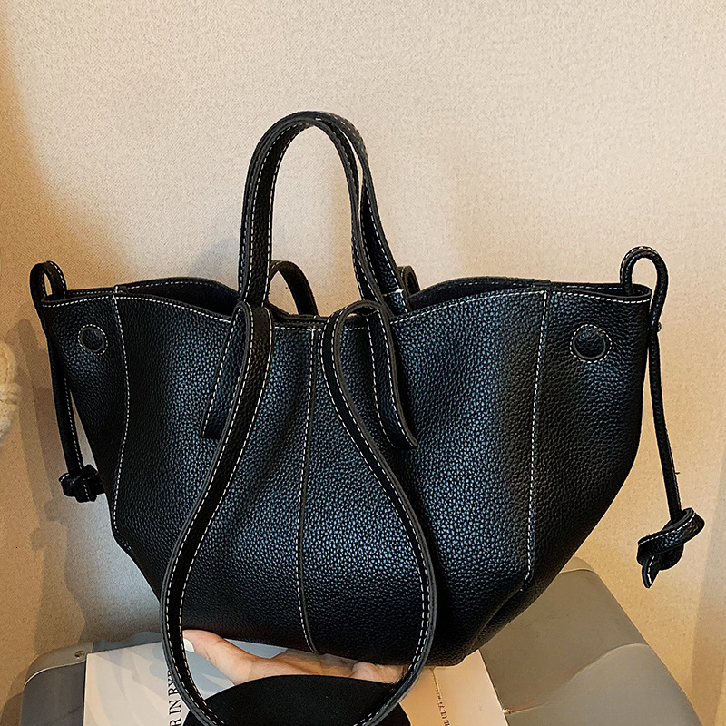 Top Brand High Quality New Style Free Delivery Designer Bag Cross-border Retro Bag 2025 New Casual Commuter Shoulder Bag Handheld Bag New Free Deliv