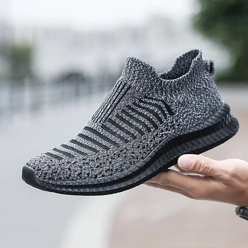 Breathable Men Casual Shoes Lightweight Outdoor Male Walking Shoes Anti-slip Mens Sneakers Slip on Flats Vulcanized Shoes 250823