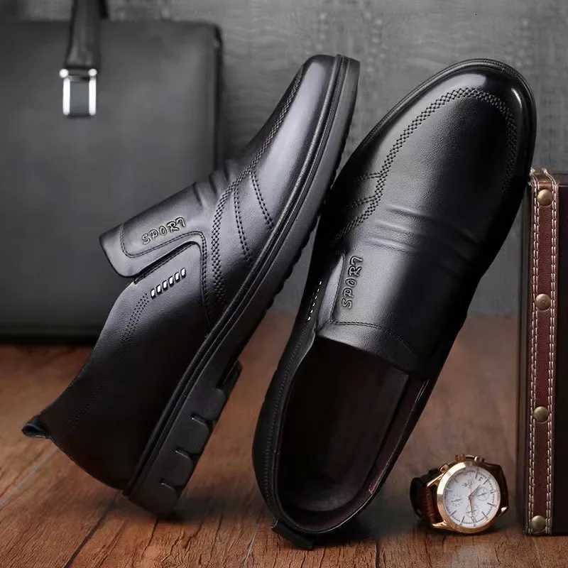 Mens Cow Leather Shoes Genuine Leather Handmade Business Shoes Round Toe Casual Loafers Comfortable Mens Footwear Mens ShoesXJ250827