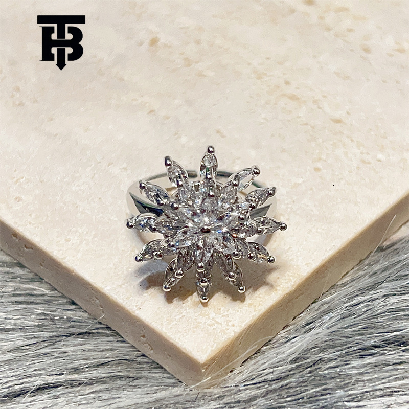 2025 High-end Snowflake Ring Designer Jewelry Women's Wedding Ring Ins Style Niche Design Christmas Gift, Index Finger Internet Celebrity Style