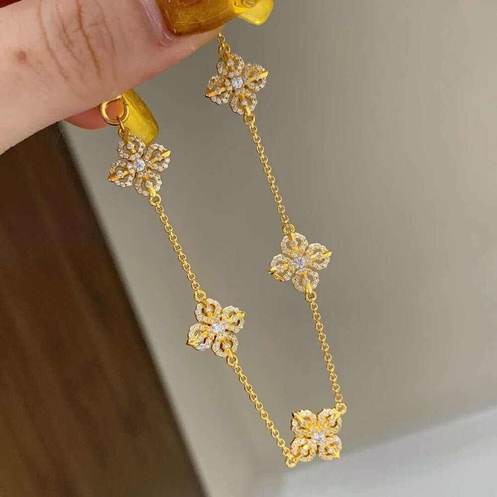 Xiaohongshu popular luxury jewelry designer bracelet retro fashion exquisite temperament versatile hollow diamond pestle bracelet high-end jewelry f