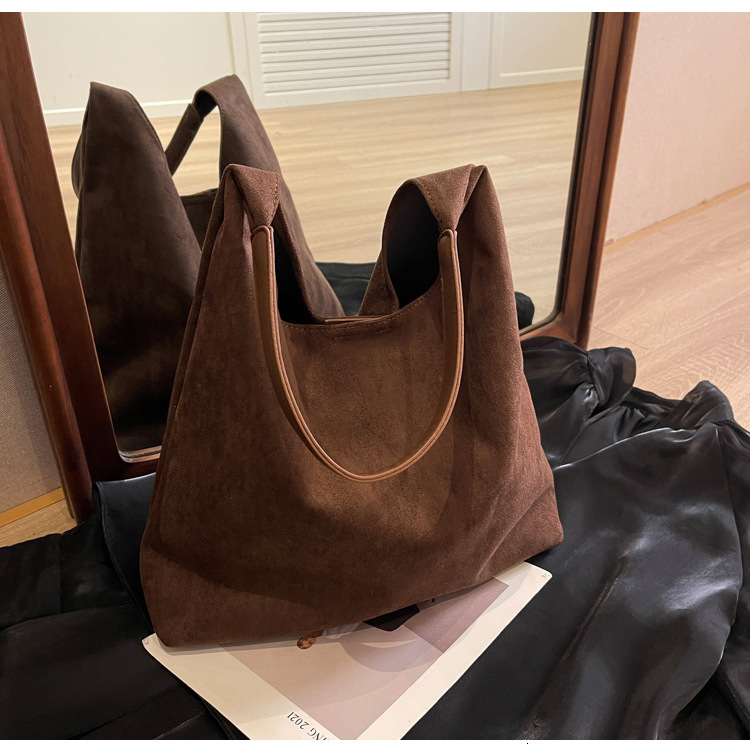 Top Brand High Quality New Style Free Delivery Designer Bag Simple Casual Bag 2025 New Tote Bag Work Commute Textured Shoulder Bag New Free Delivery