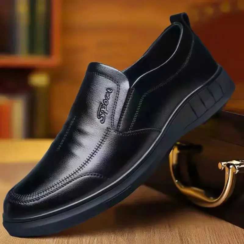 2024 Autumn Men New Shoes British Style Outdoor Casual Leather Shoes Fi AntiSlip Soft Soled Mens Shoes Business Comfort FlatXJ250827